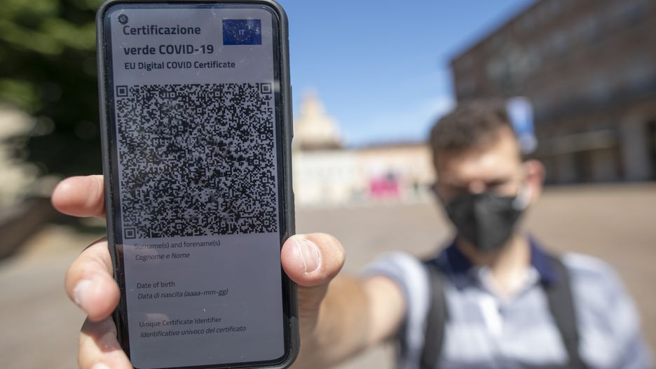 Koronawirus. W Włoszech kwitnie handel fałszywymi certyfikatami covidowymi)