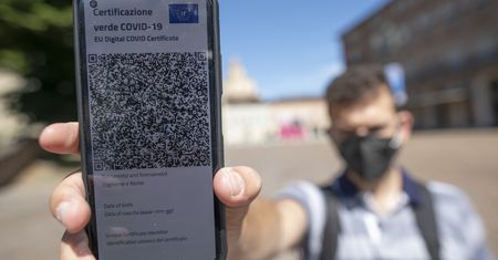 Koronawirus. We Włoszech kwitnie handel fałszywymi certyfikatami covidowymi