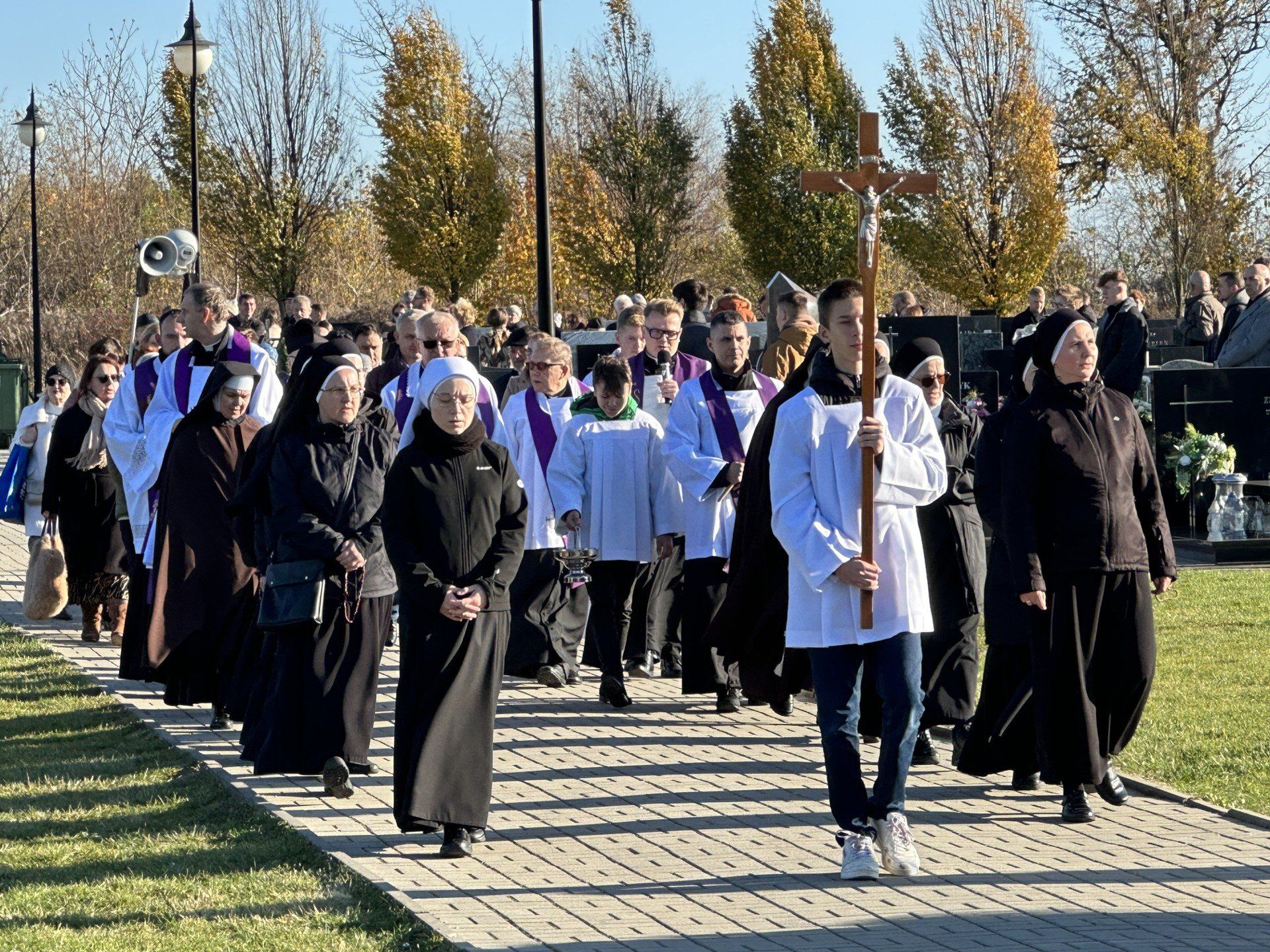 Dzień Wszystkich Świętych. Msze i procesja