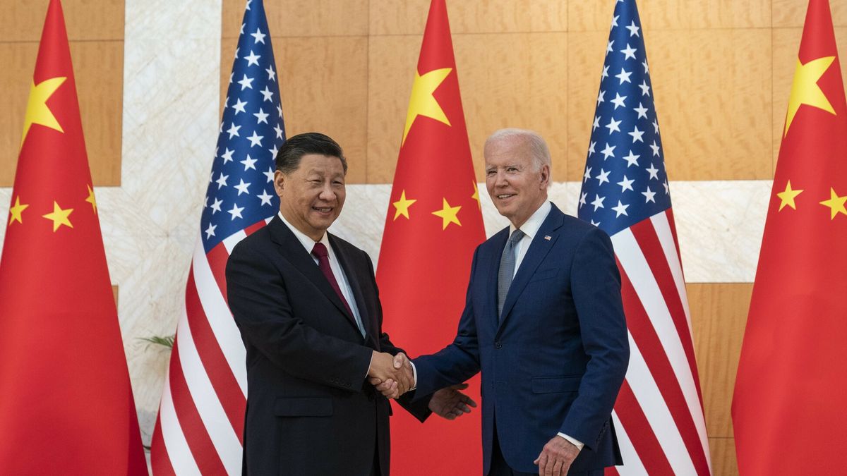 Prezydent Chin Xi Jinping i prezydent USA Joe Biden