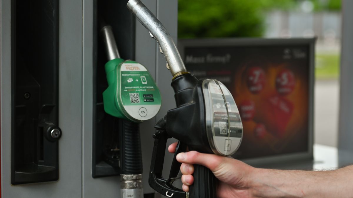 Według ekspertów portalu e-petrol.pl między na przełomie marca i kwietnia ceny na stacjach paliw będą spadać