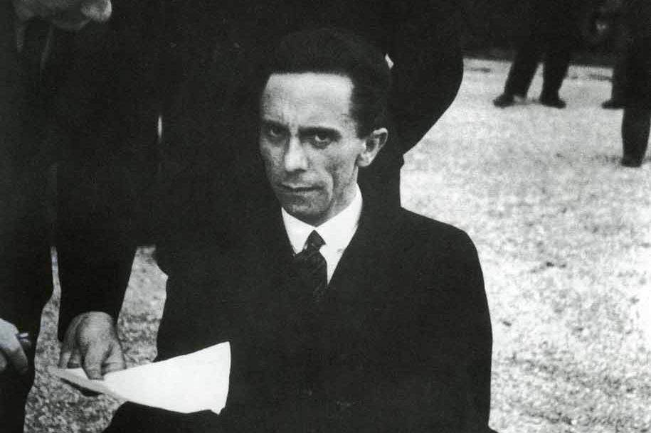 Oczy nienawiści Goebbelsa w kadrze żydowskiego fotografa
