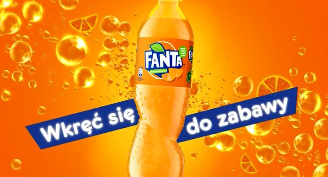 „Wkręć się do zabawy” - Fanta reklamowana w nowych butelkach ze zmienionym logo (wideo)