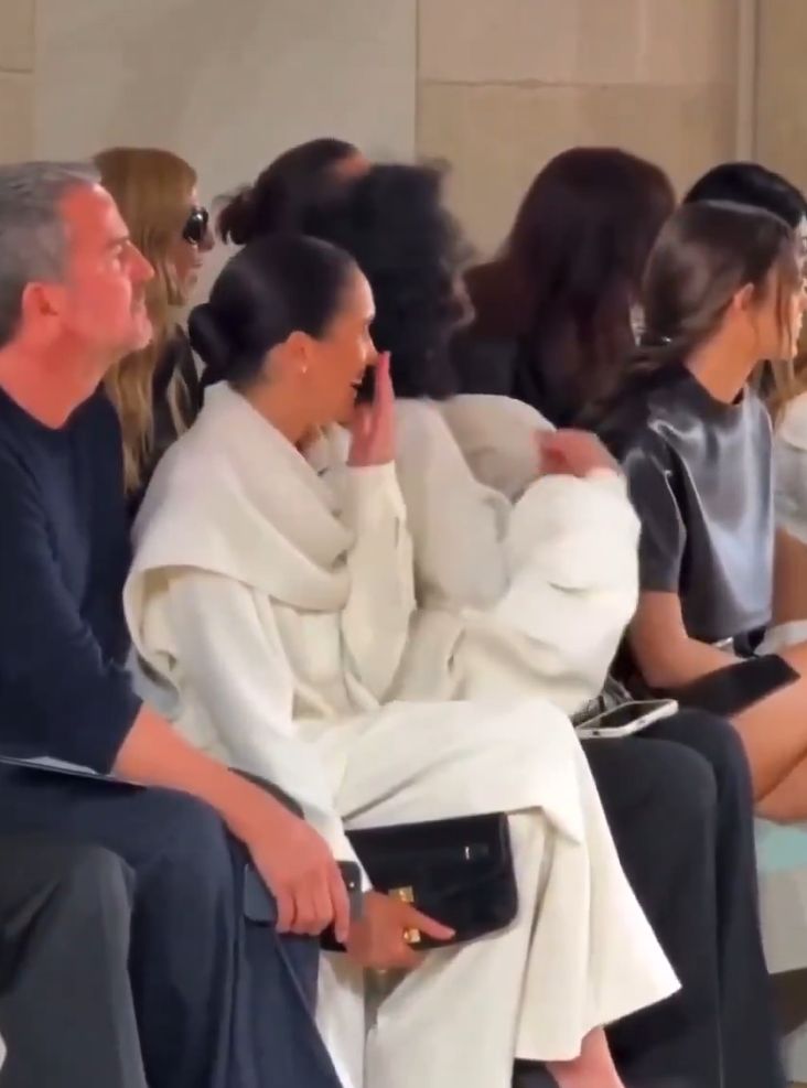 Meghan Markle śmieje się z modelki?