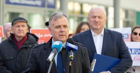 Dwa dni i trzy umowy dla żony sekretarza urzędu miasta