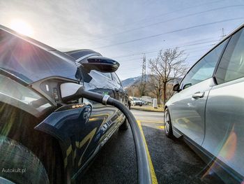 Urzędnicy UE przesiedli się na elektryki i już nie są takimi fanami