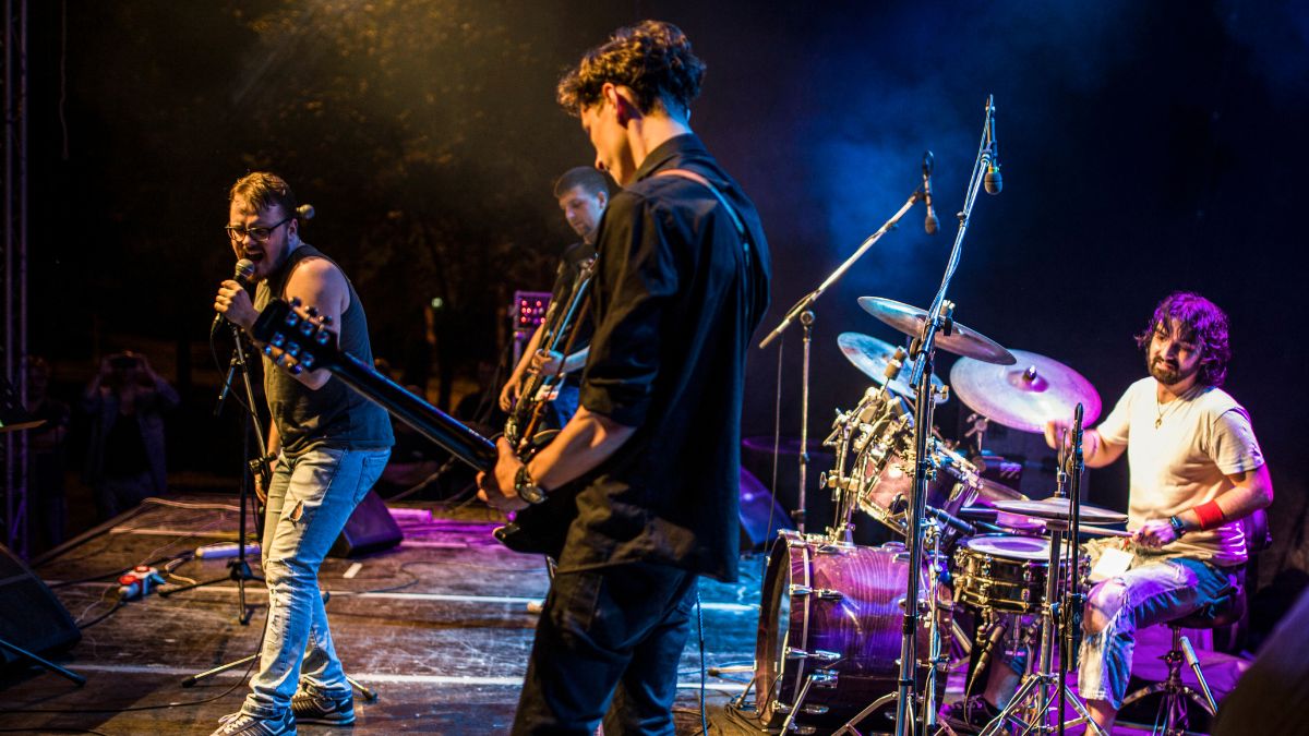 Istnieje wiele popularnych zespołów rockowych