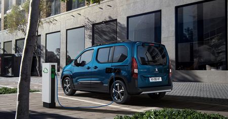 Elektryczny Peugeot e-Rifter idzie z prądem. Pod maską bez niespodzianek