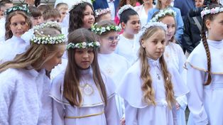 Gniezno: Wyjątkowy dzień w Farze. Dzieci przystąpiły do Pierwszej Komunii Świętej