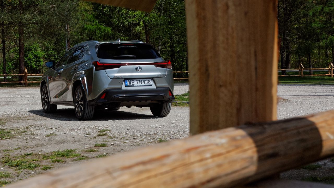 Test: Lexus UX 250h F Sport – emocji nie dostaniesz, ale przyjemność z jazdy masz w cenie