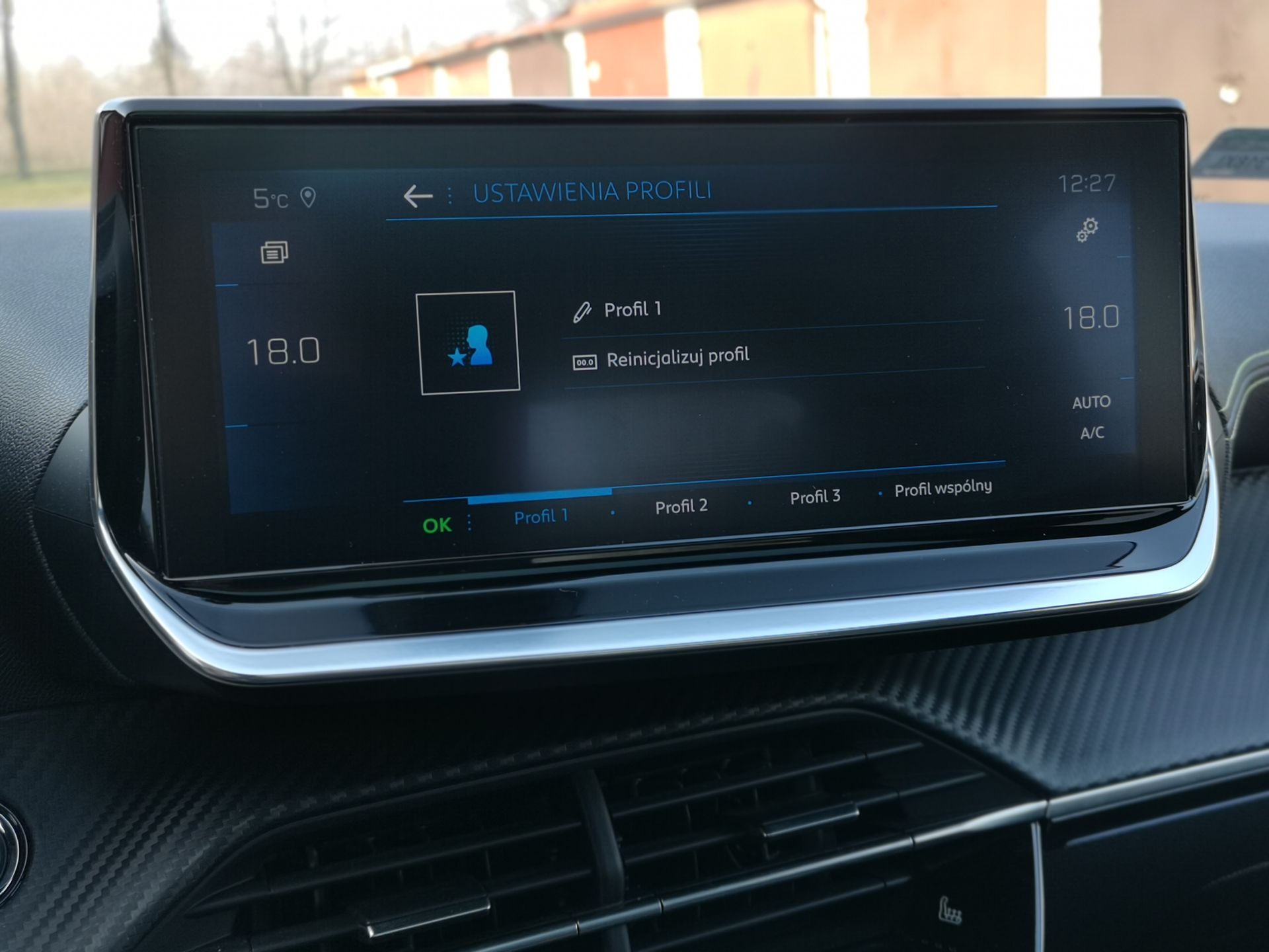 Peugeot 208 GT Line: wirtualne zegary 3D oraz obsługa systemu 30