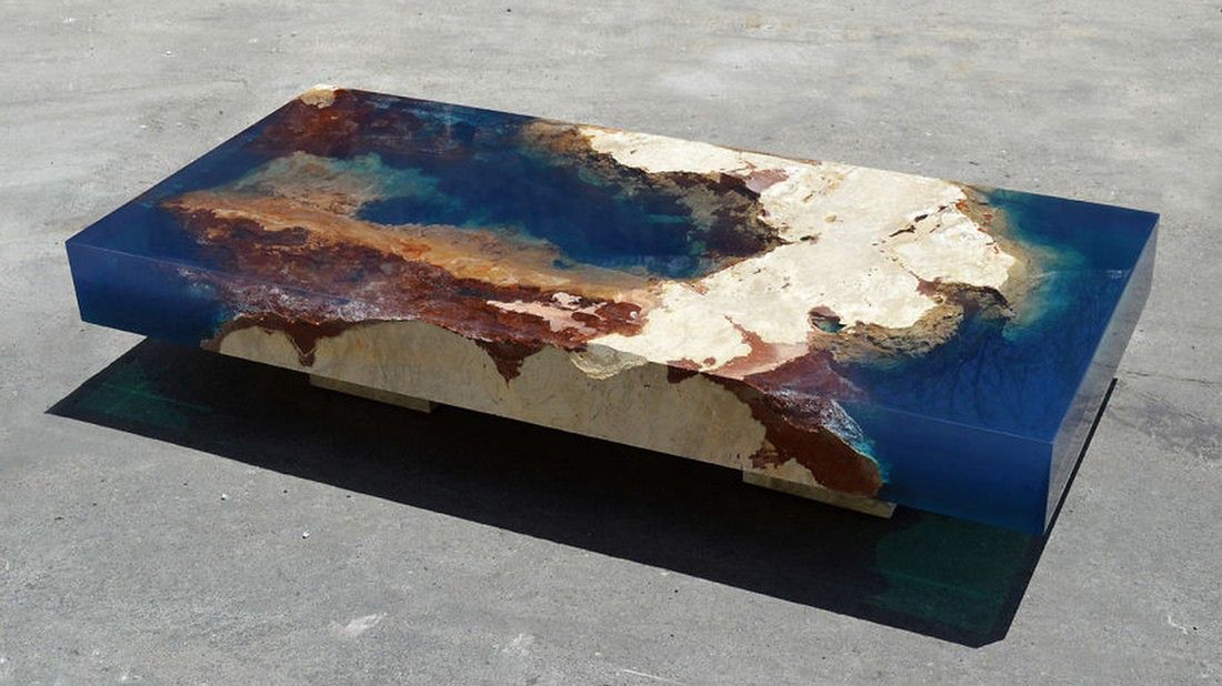 Magiczny stół: fragment morskiego brzegu na środku pokoju 1