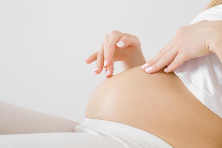 Przed 20. tygodniem ciąży pierwsze ruchy dziecka przypominają raczej delikatne bulgotanie lub pulsowanie.
