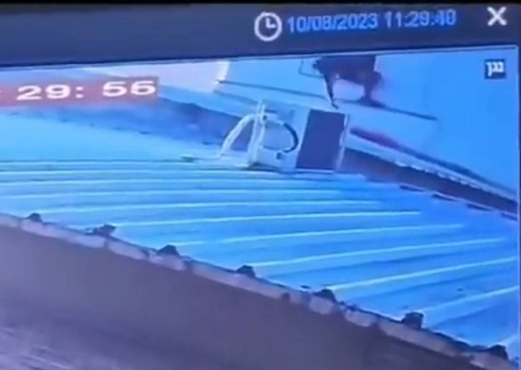 Izraelska rodzina ucieka przez okna przed członkami Hamasu