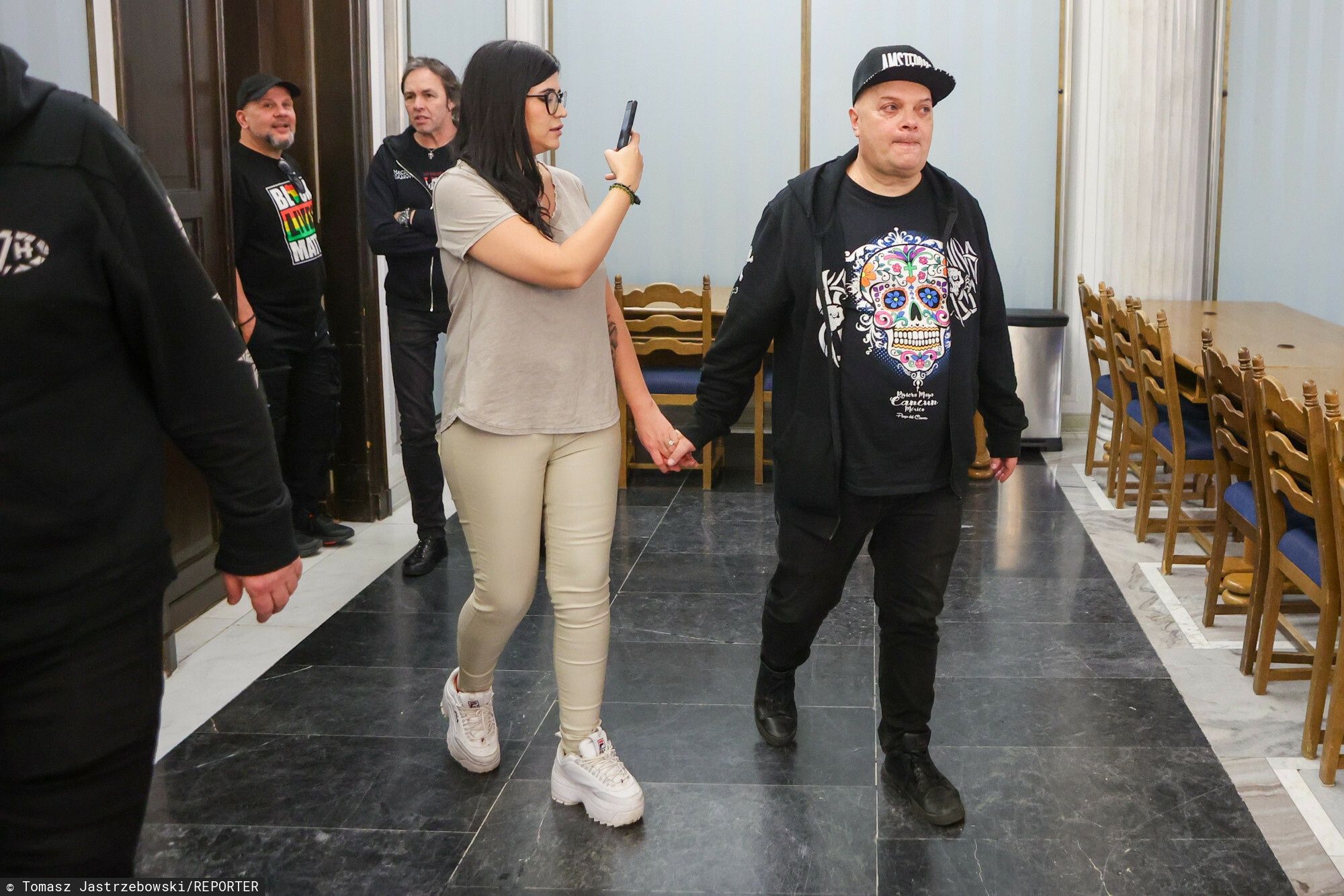 Krzysztof Skiba wraz z żoną i zespołem Big Cyc w Sejmie