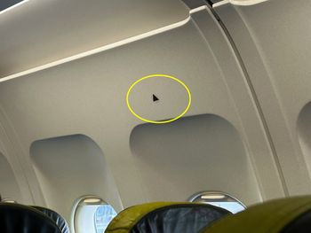 Dziwny znak w samolocie. Mało kto wie, co oznacza