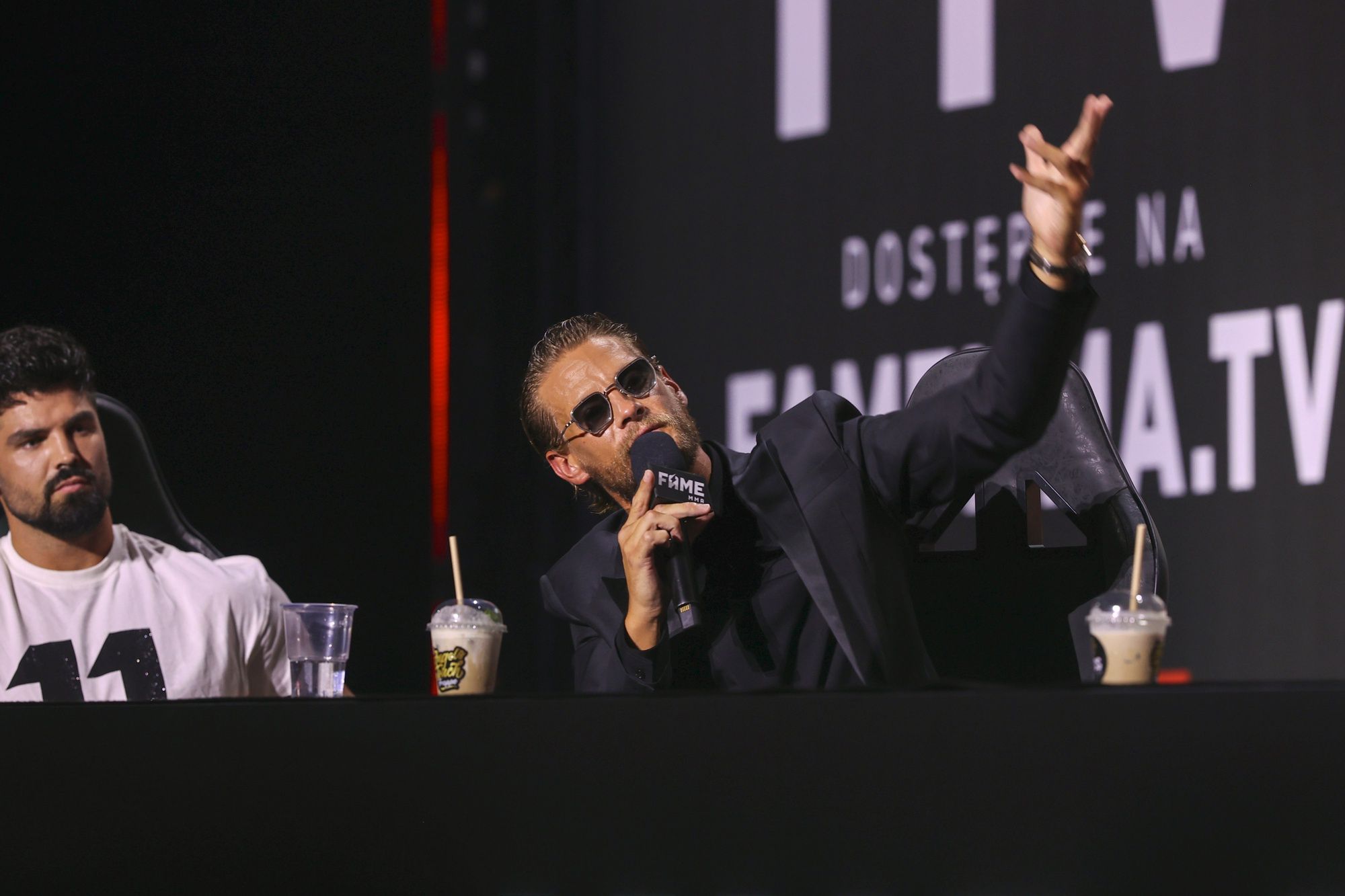 Sebastian Fabijański podczas konferencji Fame MMA 19