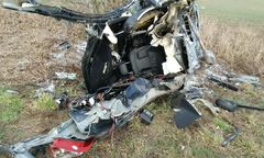 Koszmarny wypadek. Samochód się rozpadł na dwie części