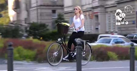 Agnieszka Szulim na rowerze
