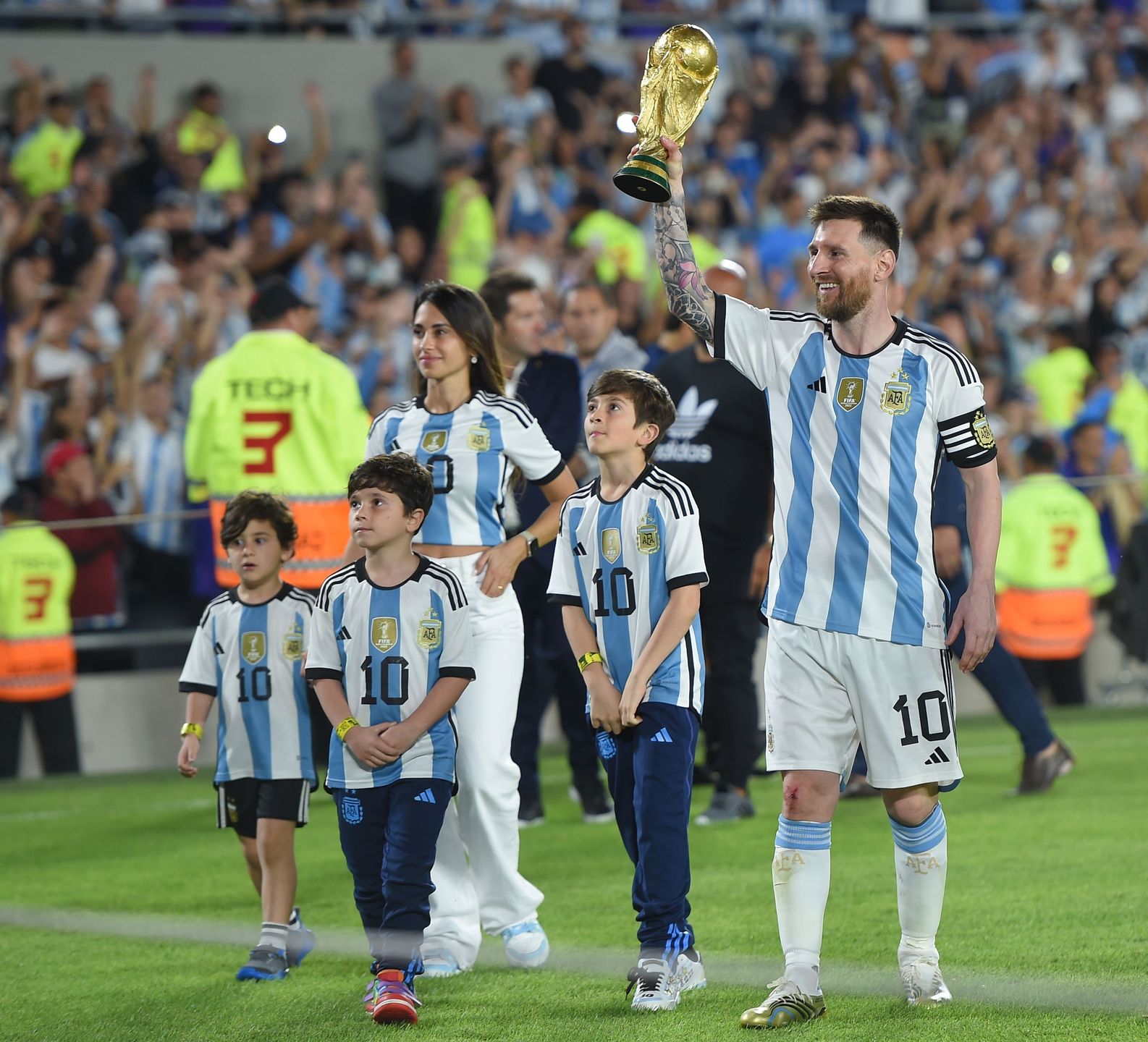 Lionel Messi, Antonela Roccuzzo z dziećmi 
