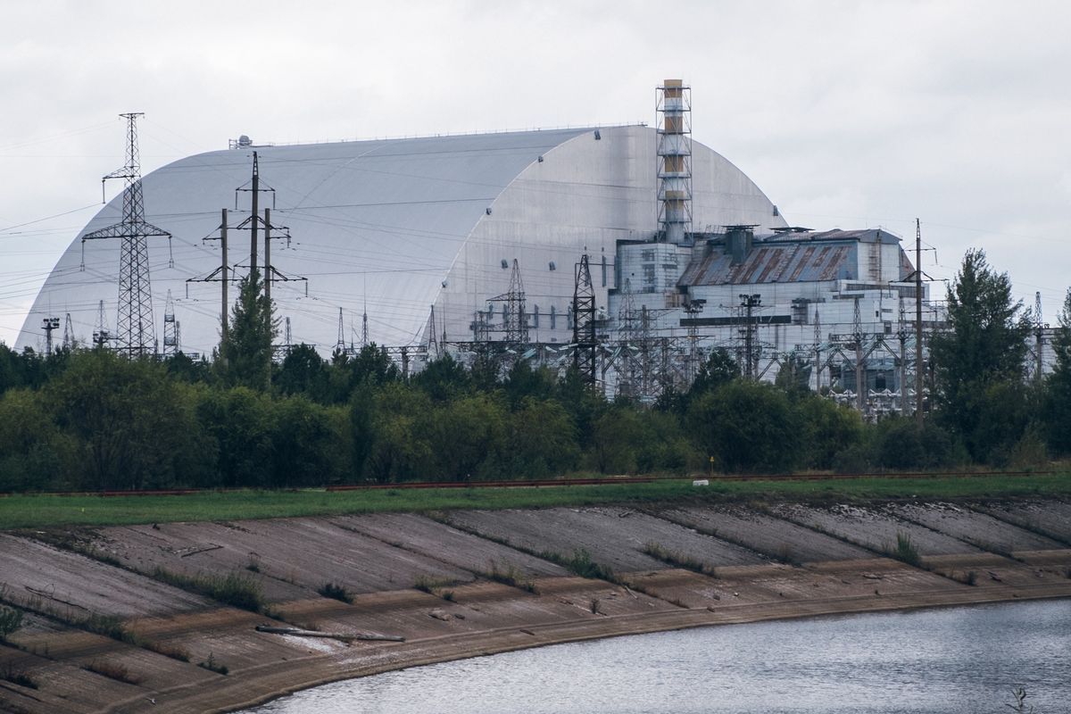 Elektrownia atomowa w Czarnobylu. Na zdjęciu widoczna nowa osłona zniszczonego reaktora