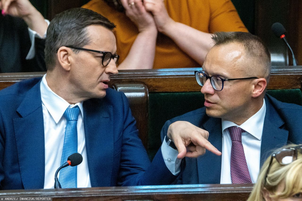 Jarosław Kaczyński postraszył banki. Wiceminister finansów komentuje