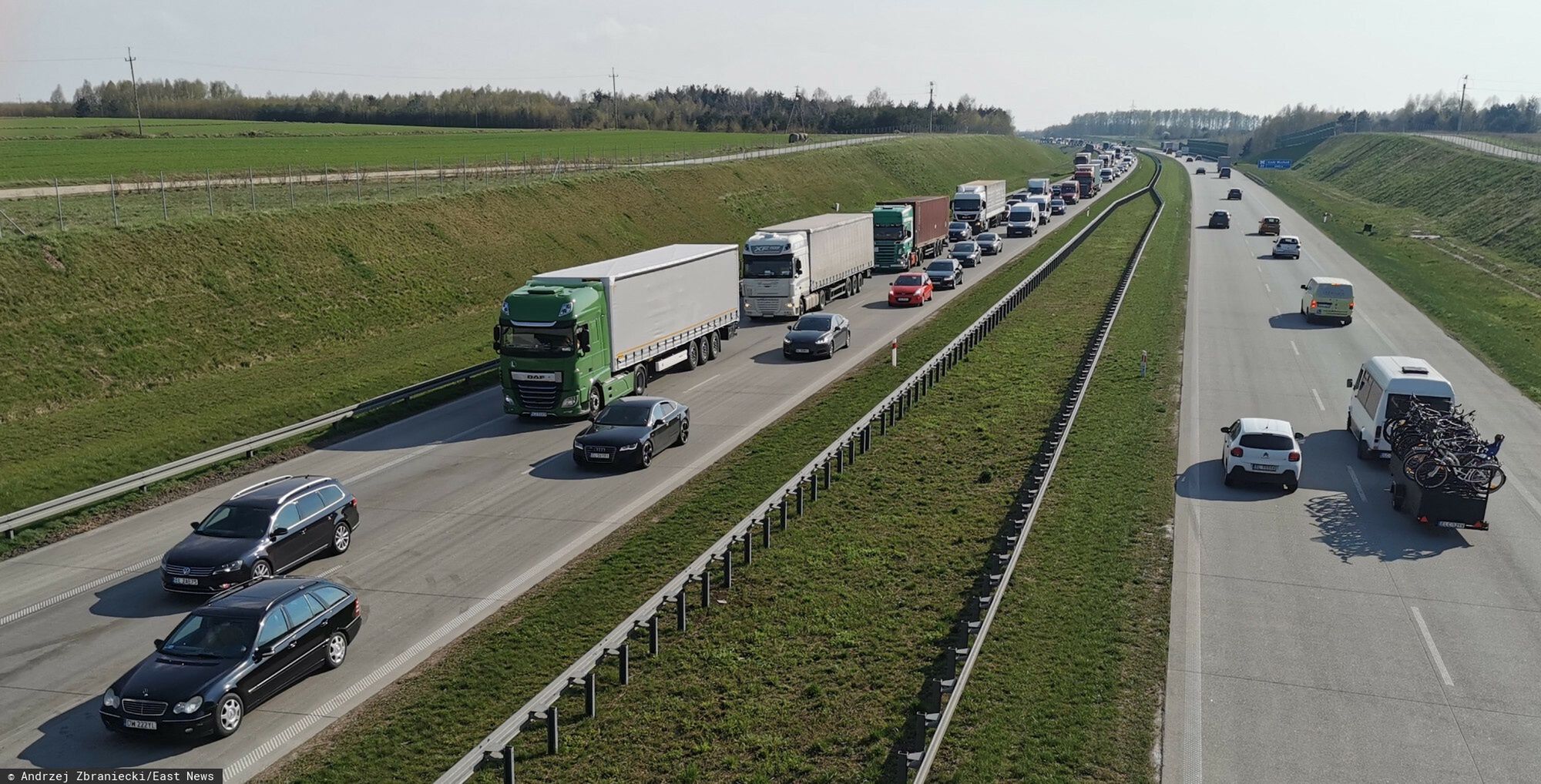 East News archiwum 8
Fot. Andrzej Zbraniecki / East East / Lodz  30.04.2021    Wzmozony ruch na drogach...policja apeluje o ostroznosc !!!.N/z: Autostrada Bursztynowa A1
Andrzej Zbraniecki