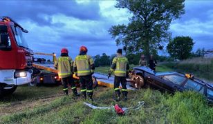 Namysłów. 22-letni kierowca wypadł z drogi. Auto wpadło do rzeki