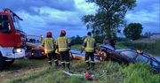 Namysłów. 22-letni kierowca wypadł z drogi. Auto wpadło do rzeki
