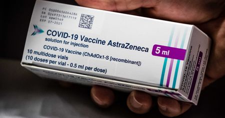 AstraZeneca i zakrzepica. Przedstawiciel EMA: "Jest zależność". KE nie komentuje