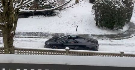 McLaren kontra zaśnieżona droga w Kanadzie. Świadek nagrał wszystko telefonem