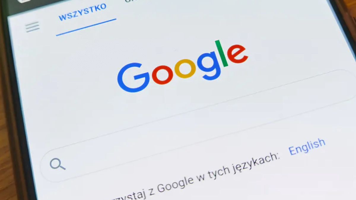 Smartfon i wyszukiwarka Google.