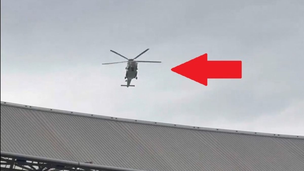 Helikopter z nowymi piłkarzami Feyenoordu na pokładzie