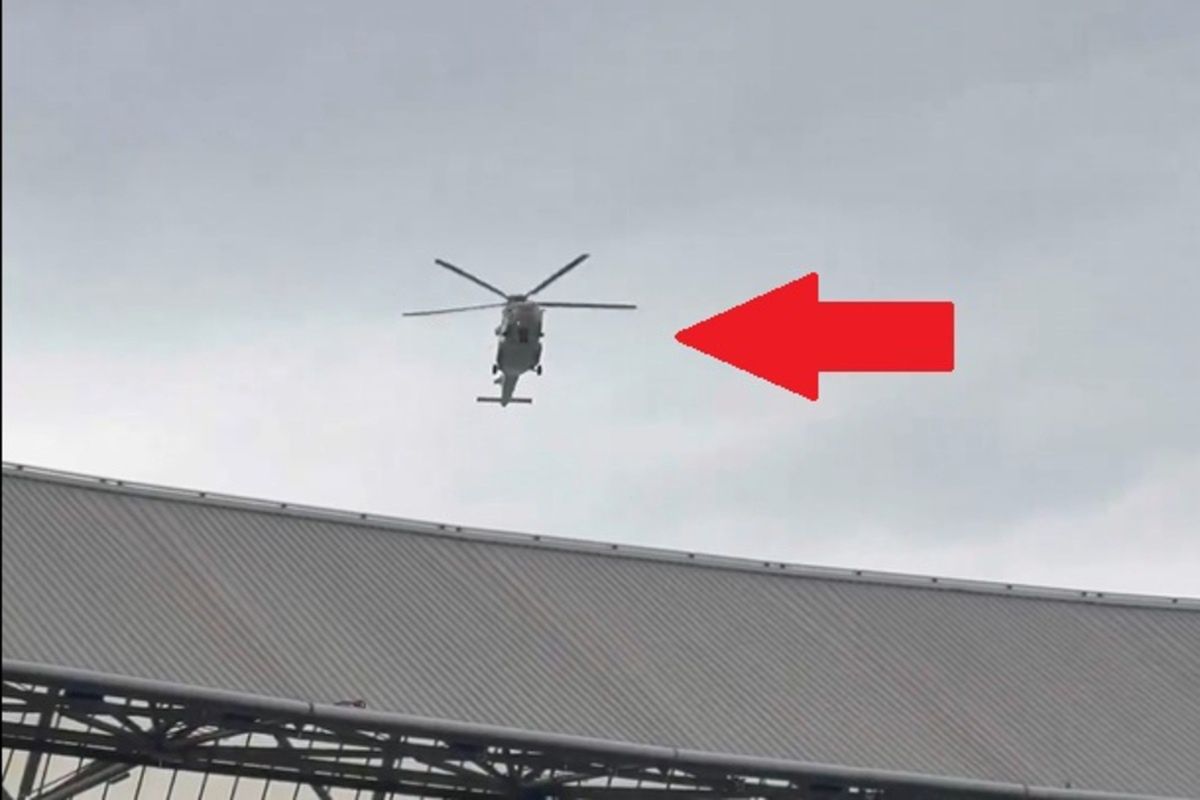 Mają rozmach. Pokazali kulisy lądowania na środku boiska