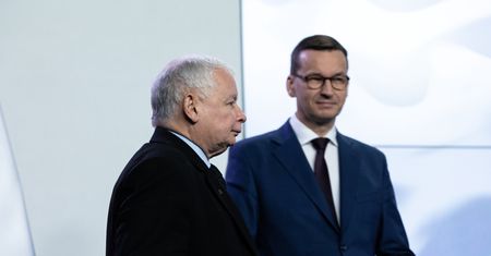 Niemiecki "Handelsblatt" o Polsce. "Gorliwcy dzielą UE na rękę Putinowi"
