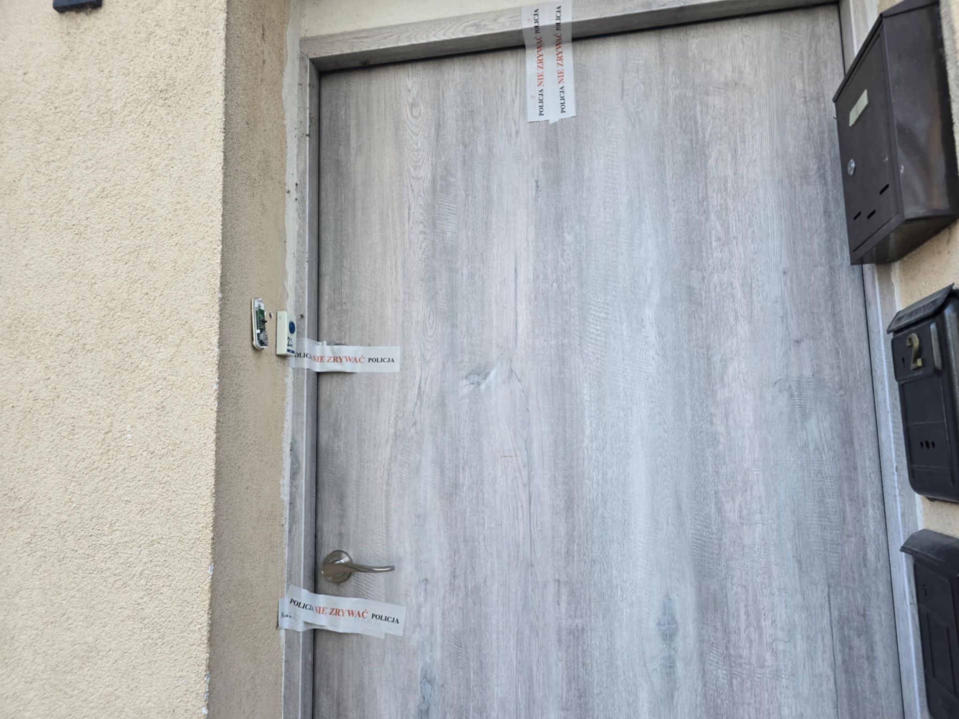 W kamienicy nikt nie przebywa. Konieczny jest eksperyment