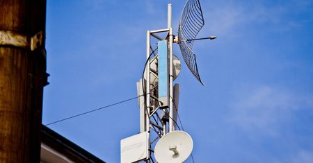 W Krakowie ruszyła akcja wycinania masztów LTE i 5G. Sprawców zatrzymała policja