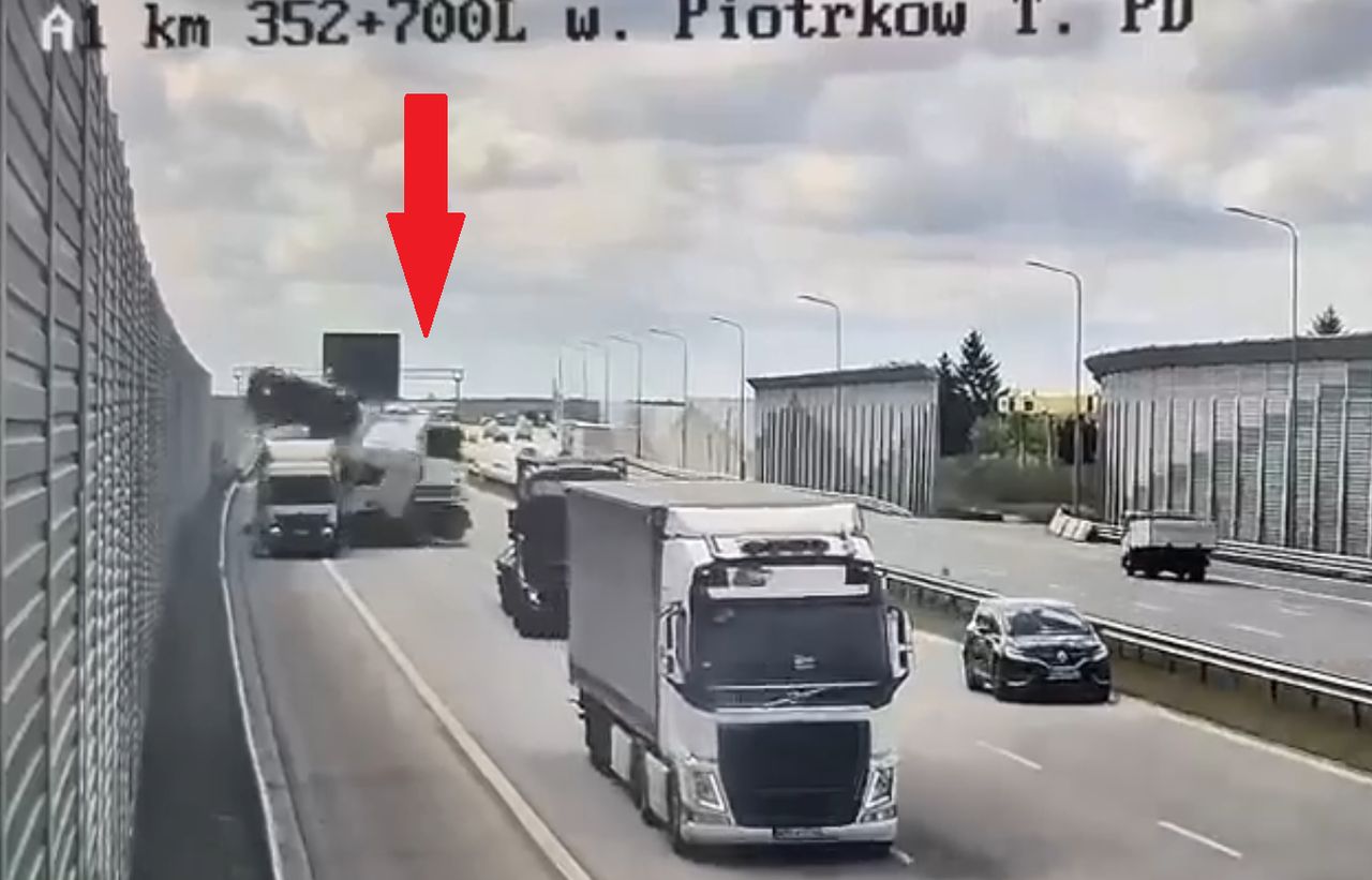 Nagranie z A1. Wypadek ciężarówek. Auto wyleciało w powietrze