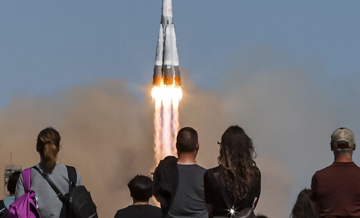 Soyuz MS-27 spacecraft launches successfully at the Baikonur Cosmodrome
epa12017141 The Soyuz-2.1a booster rocket with the Soyuz MS-27 spacecraft lifts off from the launch pad at the Baikonur Cosmodrome, Kazakhstan, 08 April 2025. The rocket is carrying crew members Roscosmos cosmonauts Commander Sergey Ryzhikov, Flight Engineer Alexey Zubritsky, and NASA astronaut Flight Engineer Jonny Kim to the International Space Station (ISS).  EPA/YURI KOCHETKOV 
Dostawca: PAP/EPA.
YURI KOCHETKOV
launch,rocket,cosmodrome,space station