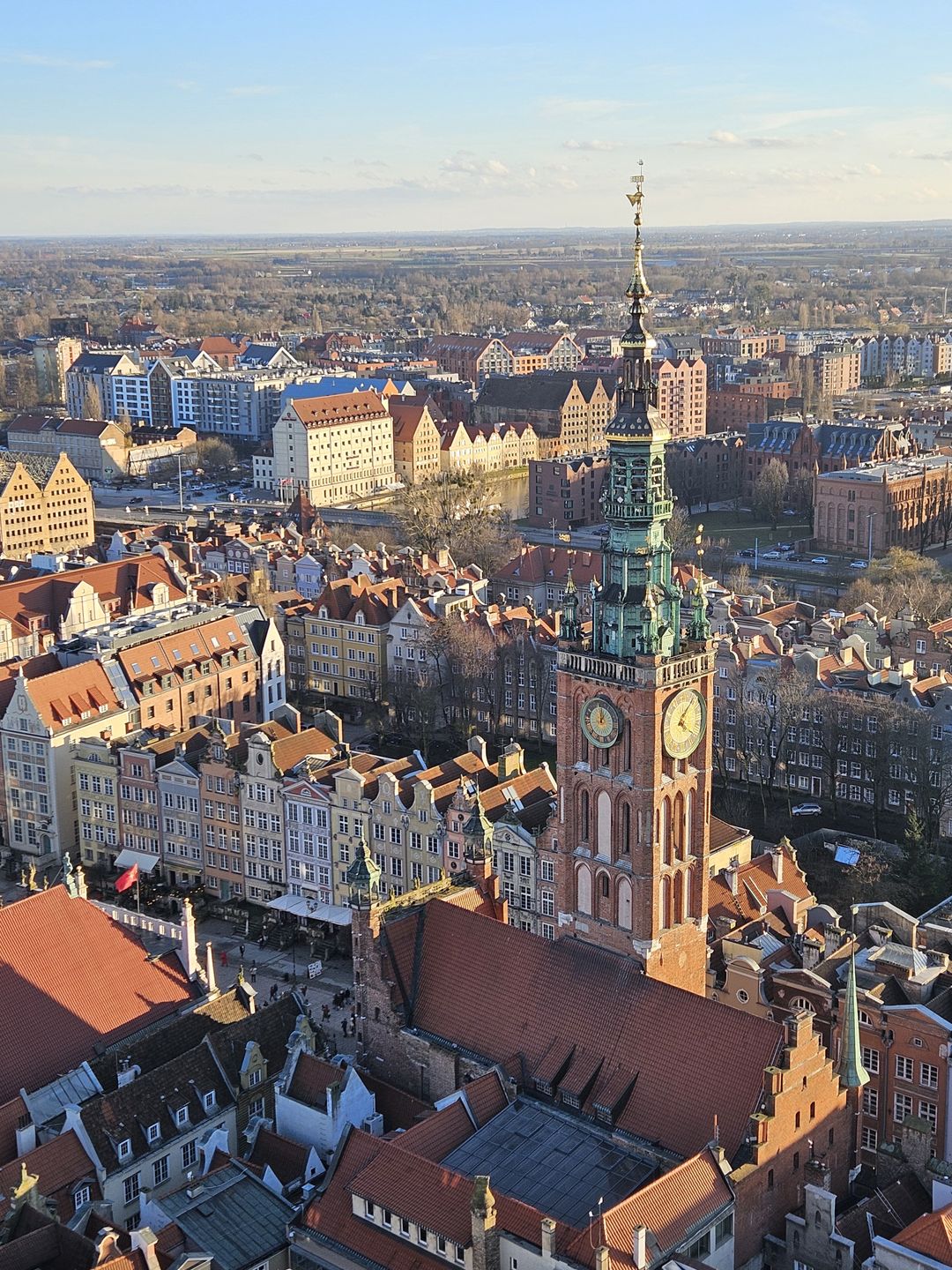 Z Wieży Mariackiej można zobaczyć panoramę Gdańska