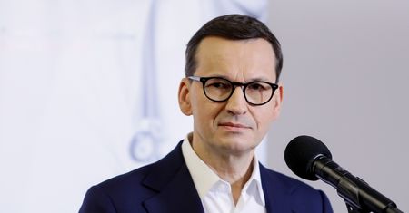 Uderza w premiera. "Zakompleksiony mazgaj"