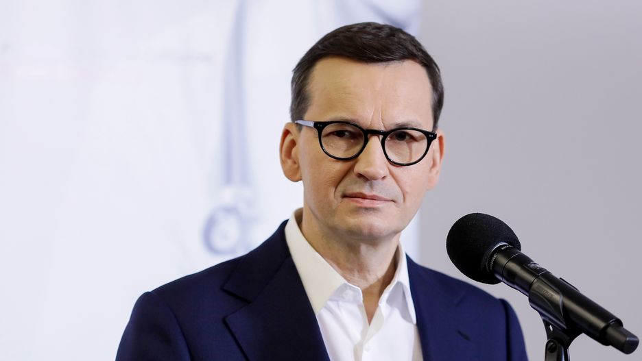 Uderza w premiera. "Zakompleksiony mazgaj"