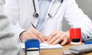 Niepokojący wzrost zwolnień lekarskich z kodem "C". Co to oznacza?