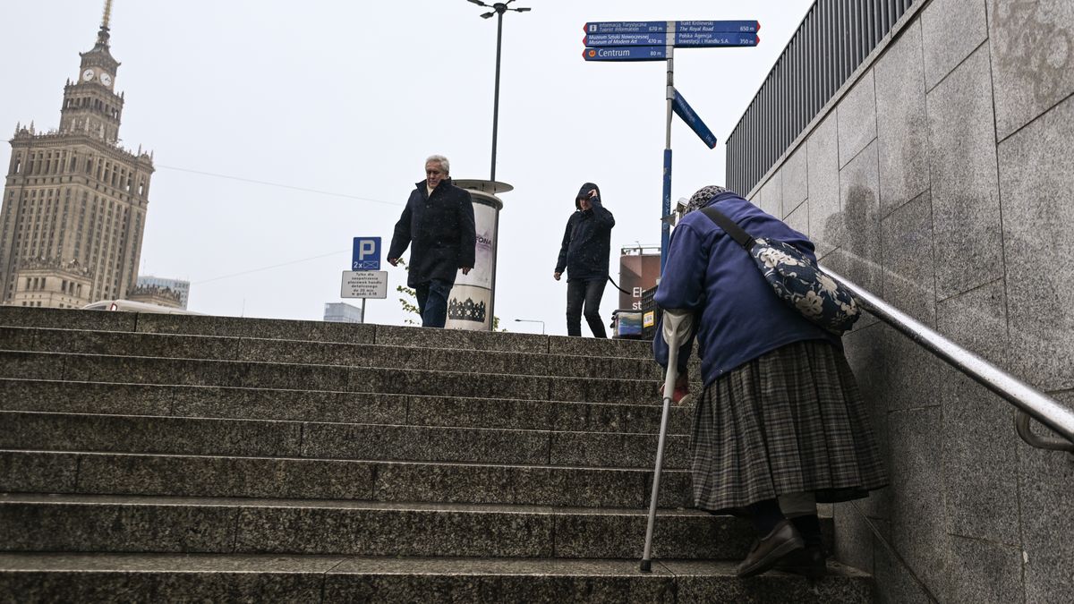 Ochrona przedemerytalna w Polsce. Tak działa prawo