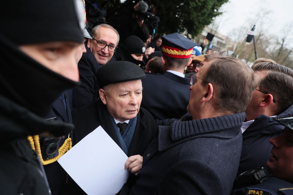 Jarosław Kaczyński w czasie próby siłowego wprowadzenia Mariusza Kamińskiego i Macieja Wąsika do Sejmu
