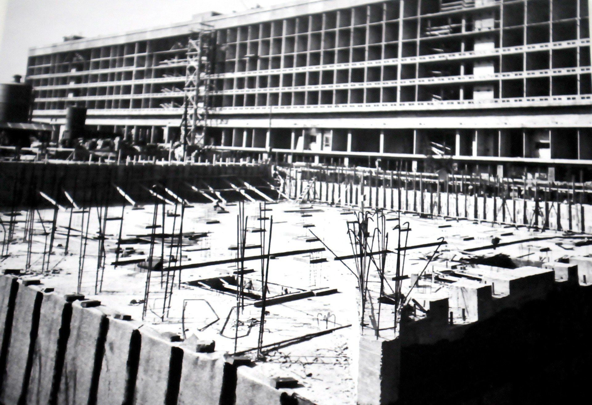 Zaprojektowany przez prof. Witolda Cęckiewicza hotel, znajdujący się przy krakowskich Błoniach, otwarto 22 czerwca 1965 r.