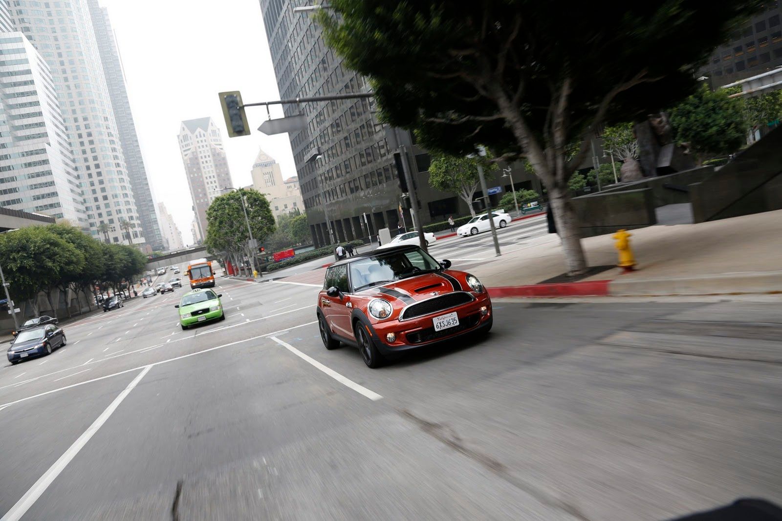 Galeria Mini jako celebracja sprzedaży półmilionowego egzemplarza w USA 110