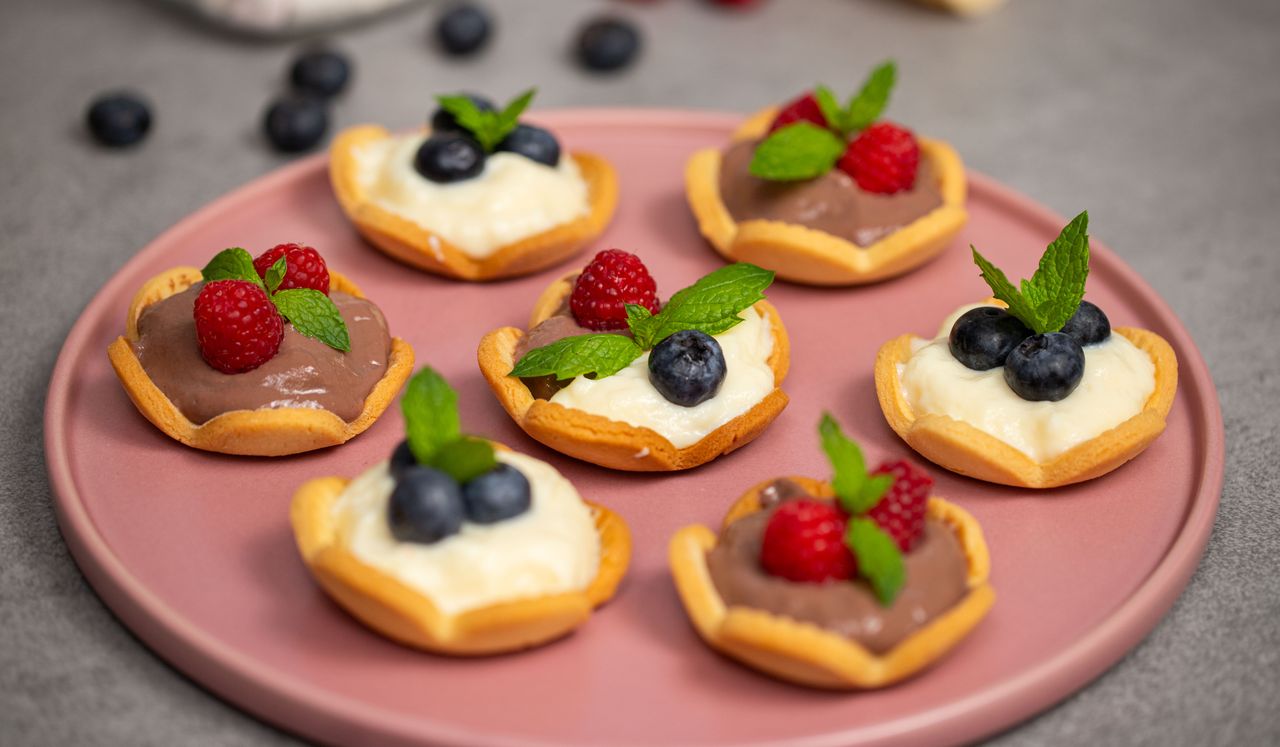 Razem z maluchami robię budyniowe kwiatuszki. Są nimi zachwycone