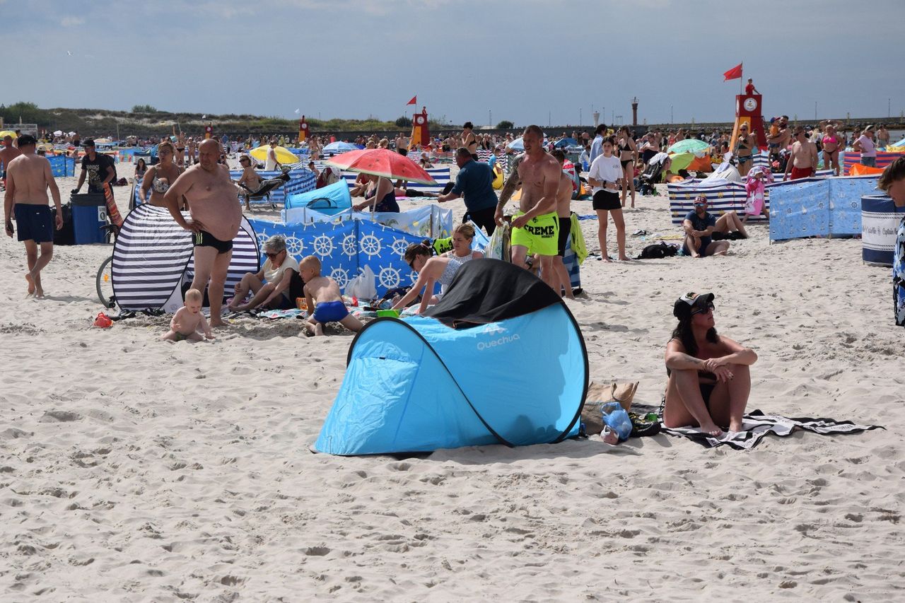 Plaża w Łebie: tłok czy pustka? Różne oblicza wypoczynku nad Bałtykiem