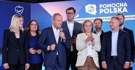Ludzie Tuska krytykuj,ą Sterczewskiego, KO podzielona. "Boją się postawić Donaldowi"